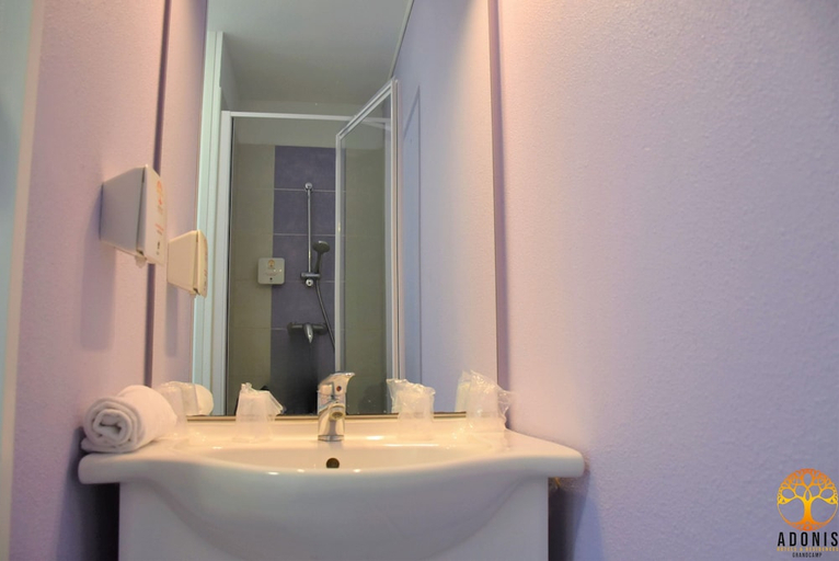 Bathroom 3, Adonis Grandcamp, Calvados