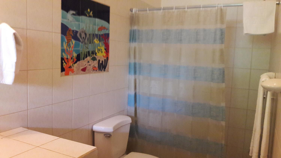 Bathroom 4, Playa Negra Guesthouse, Talamanca