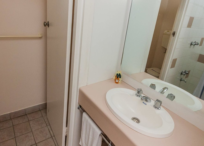 Bathroom 3, Moruya Waterfront Hotel Motel, Eurobodalla