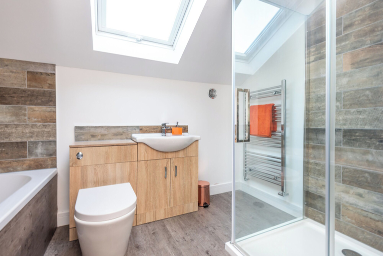 Bathroom 3, Glebe Farm 4br, Sleeps 11, Hot Tub, Pet Friendly, Lincolnshire