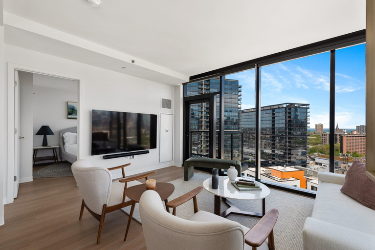 Room 3, Lincoln Park Oasis Safe Stay Balcony Views, Cook