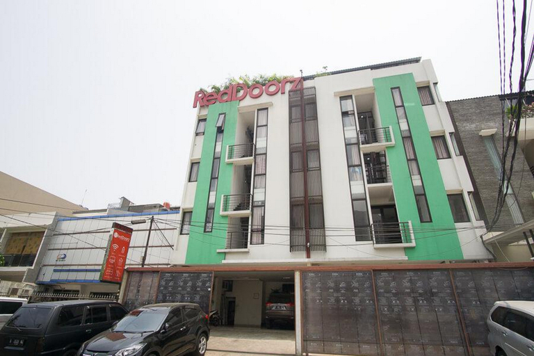 Exterior & Views 2, RedDoorz Plus near Plaza Indonesia, Central Jakarta