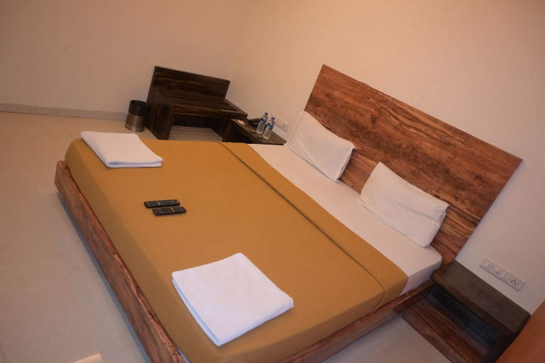 Room 1, Hotel Royal Residency, Palghar