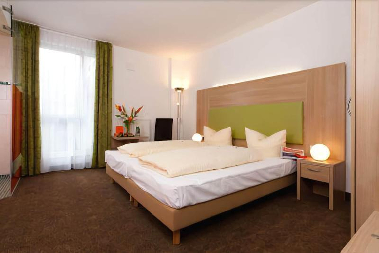 Bedroom 2, Hotel Aviva, Karlsruhe