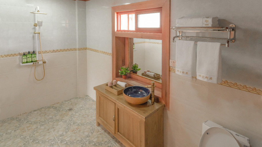 Bathroom 4, Peak Living Shangri-la, Dêqên Tibetan