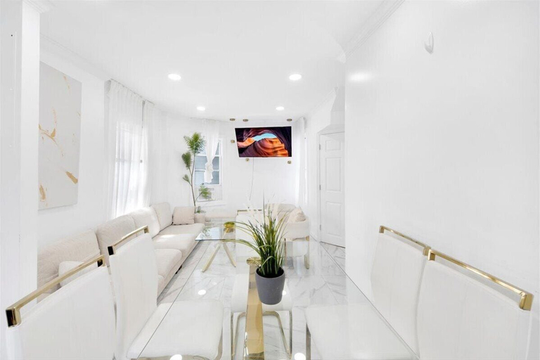 Interior 3, Luxury 5 BR Home Free Parking, Westchester