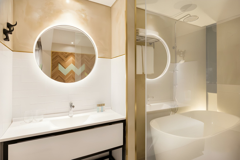 Bathroom 5, Cucu Hotel