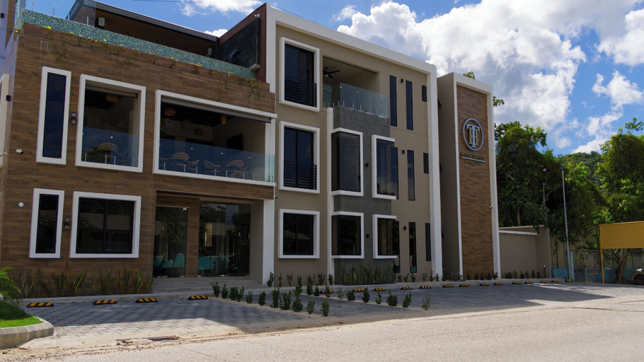 Front of property 5, Hotel Tiffany, Flores