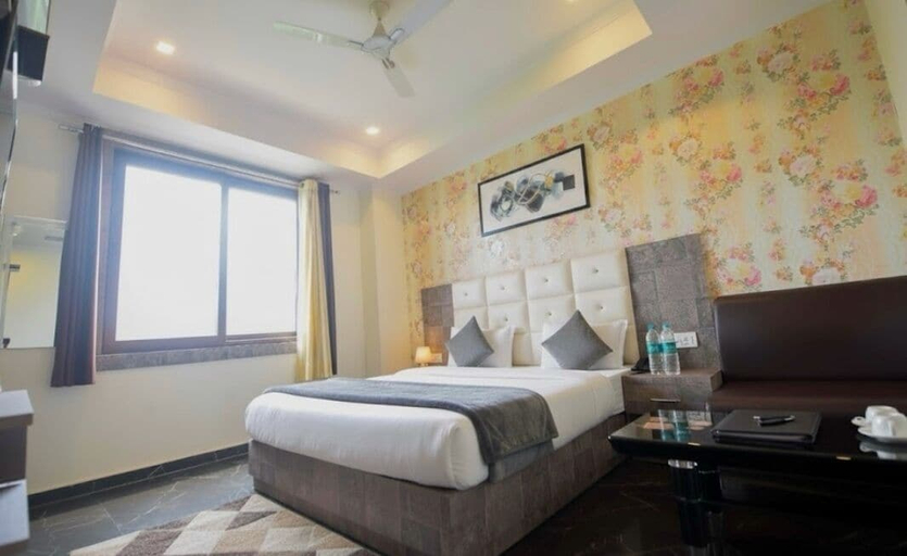 Room 3, Fairvacanze Lucknow City Centre, Lucknow