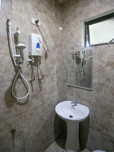 Bathroom 4, Rjat Guesthouse, Calamba City