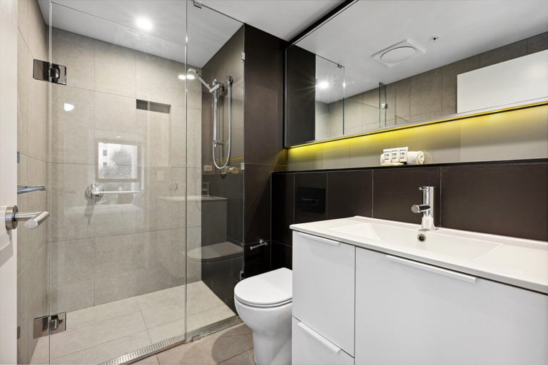 Bathroom 5, Cosy 2-bed With Pool, Bbq Area and Secure Parking, Bowen Hills