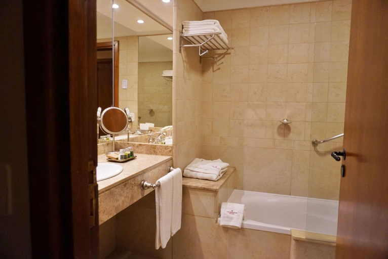 Bathroom 5, Los Cauquenes Resort, Ushuaia