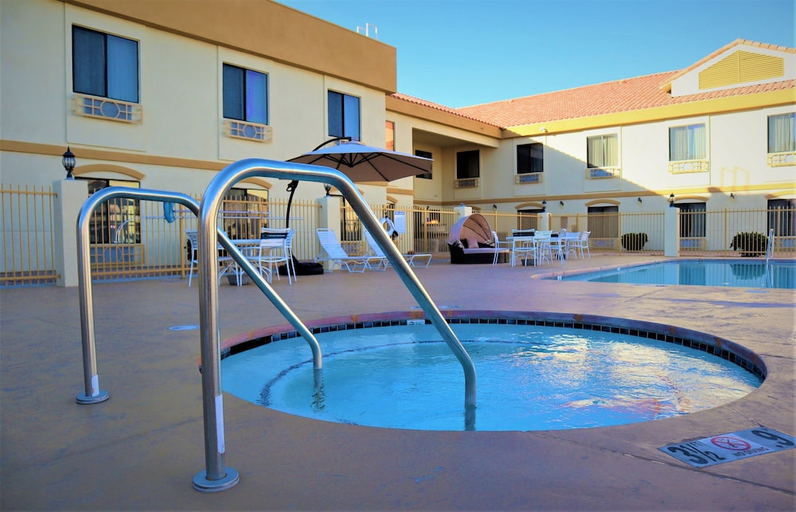 Sport & Beauty 5, Oasis Inn & Suites Joshua Tree - 29 Palms, San Bernardino