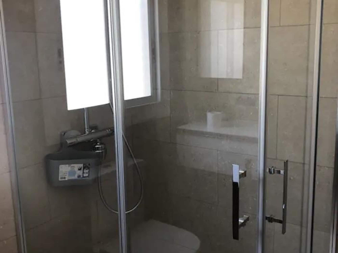 Bathroom 4, Beachfront Sunny Apartment Sea Mountain View, Barcelona