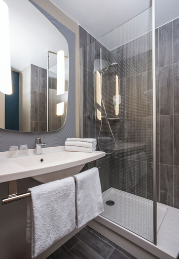 Bathroom 5, ibis Paris Nord Villepinte parc des Expositions, Seine-Saint-Denis