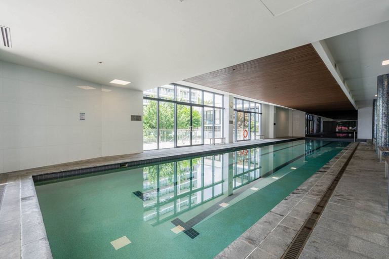 Pool 2, Bright 2-bed Flat Near City Amenities, Canberra