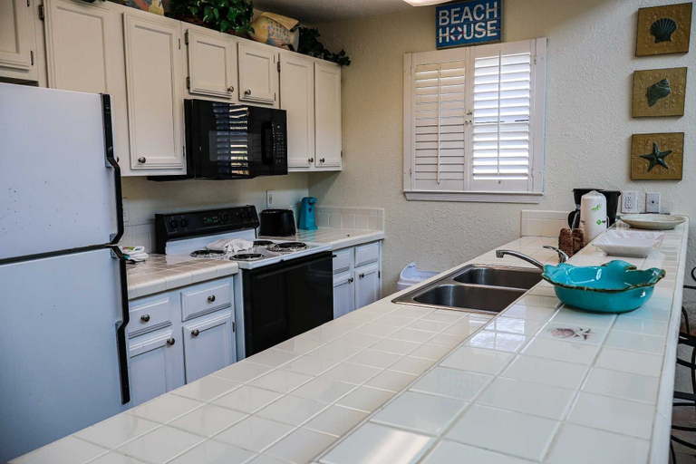 Private kitchen 3, Morningbreeze 1302 2 Bedroom Condo by RedAwning, Cameron