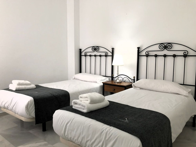 Room 2, 2 Bedroom Close to the Pool F-4, Málaga