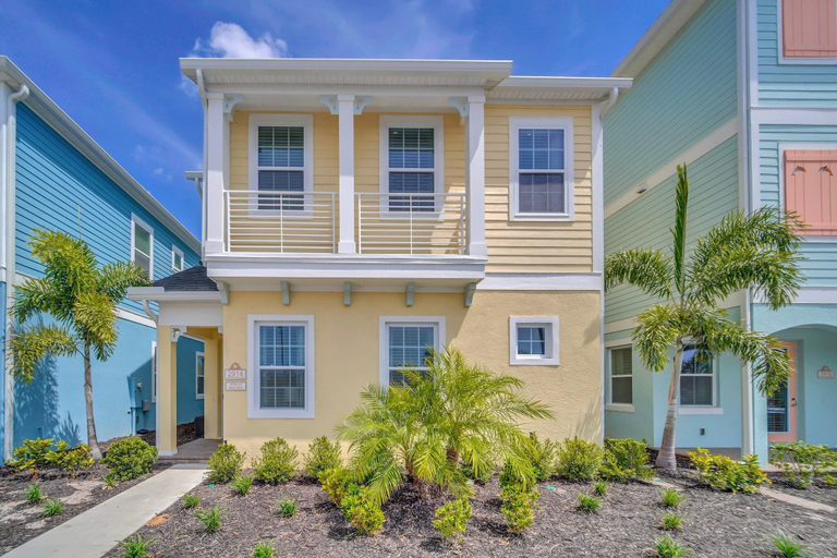 Exterior & Views
