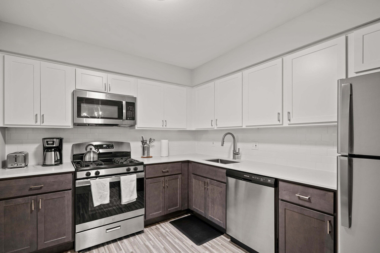 Room 4, Family Friendly 2BR 2BA in the City