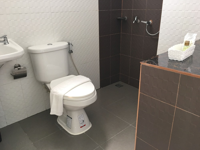 Bathroom 3, Baan Samrarn, Mueang Krabi