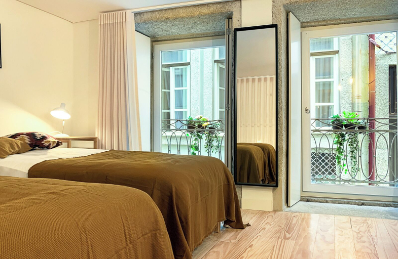 Others 5, Bucks4 Fantastic 1BD + 1 Triplex Next to Ribeira, Porto