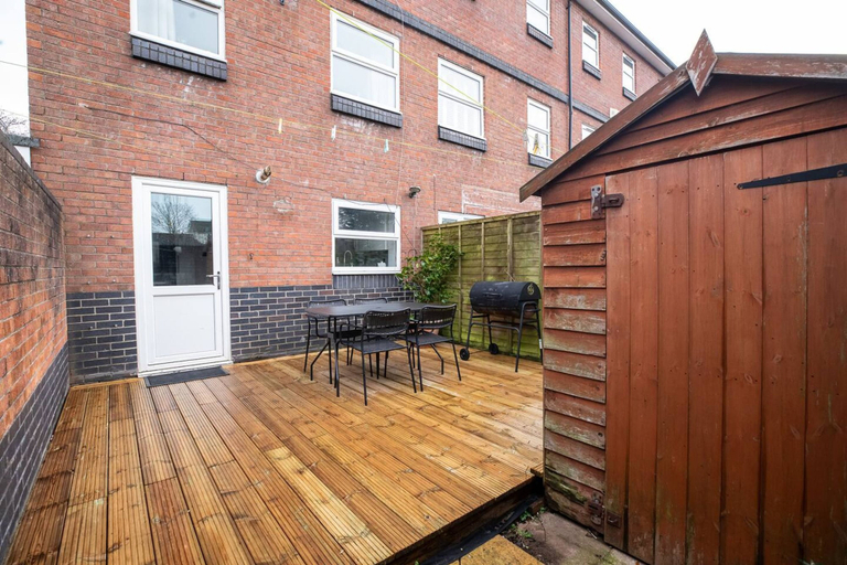 Room 4, Beautiful Cardiff Wharf Free Parking Waterviews, Cardiff