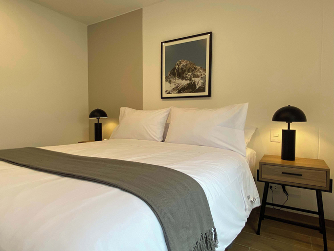 Room 5, w Refined 1BR in the Heart of Miraflores, Lima