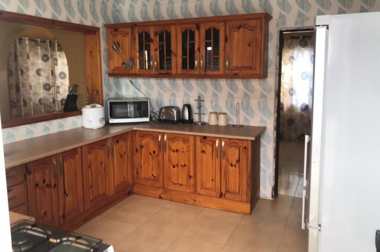 Private kitchen, 2-bed - Sleeps 6 - Pet Friendly & Parking, Kombo Saint Mary