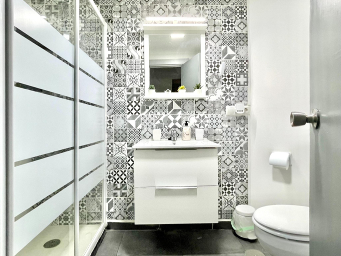 2, Apartment in Torremolinos Near Beaches, Málaga