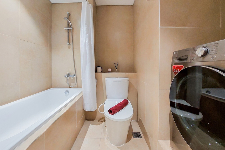 Bathroom 3, Scenic And Comfortable 2Br Branz Bsd City Apartment, Tangerang Selatan