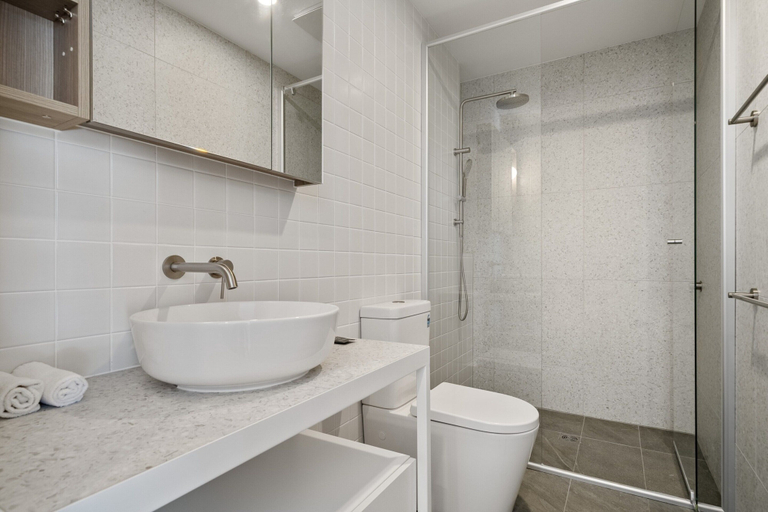 Bathroom 2, Fremantle 1-bed Close to Beach & Shops, Fremantle