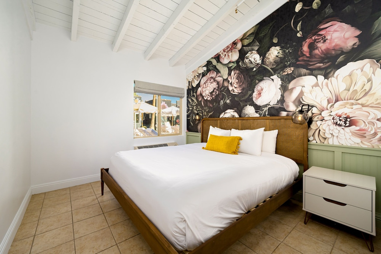 Bedroom 2, Fleur Noire Hotel - 21 and Over, Riverside