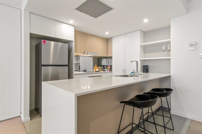 Private kitchen 3, West End Flat With Pool and BBQ Access, West End