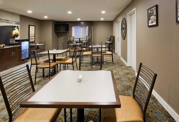 Food & Drinks, GrandStay Delano, Wright