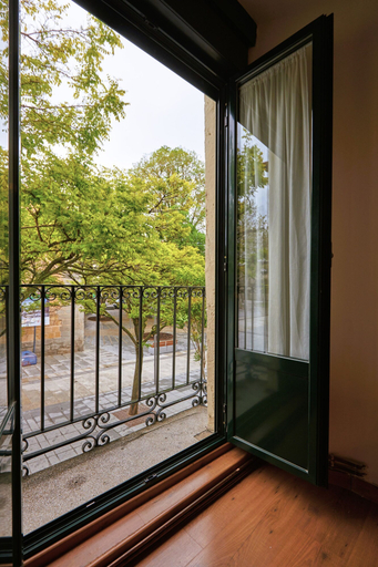 Room 5, AV Plaza Italia in Vila, Ávila