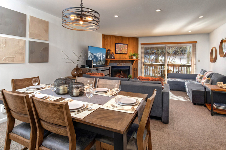 Dining 4, Snow Flower 146 2 Bedroom Condo by RedAwning, Summit