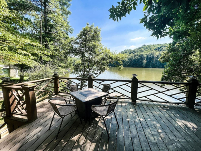 Room 4, Two Lakefront Cabins Next Door, Morgan