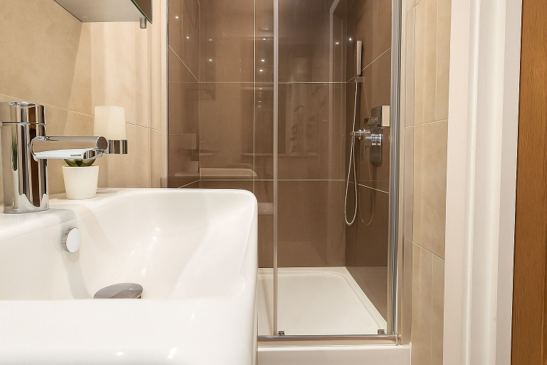 Bathroom 4, Modern Studio Flat in Hammersmith, London