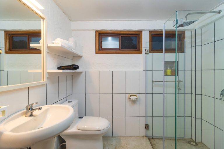 Bathroom 3, Enchanted Galapagos Lodge, Santa Cruz
