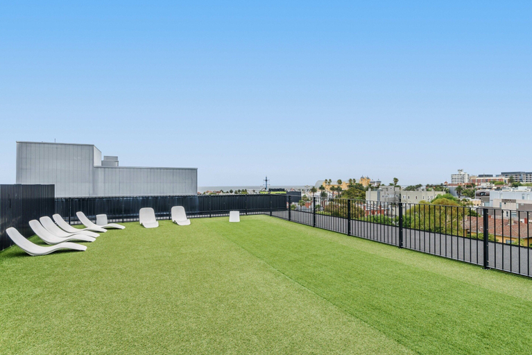 Balcony 4, Contemporary 1-bed in the Heart of St Kilda, Melbourne