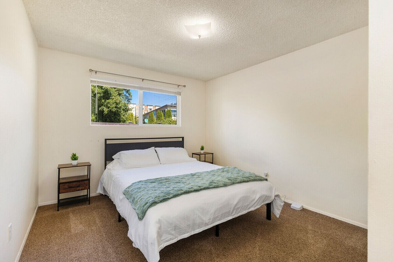 Room 2, Spacious 2BR Duplex Family Group Friendly, Snohomish