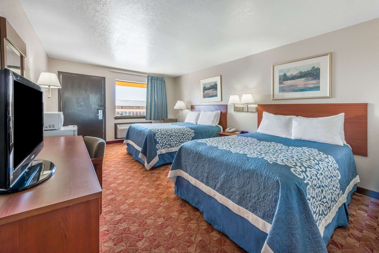 Bedroom 2, Days Inn by Wyndham Russell, Russell