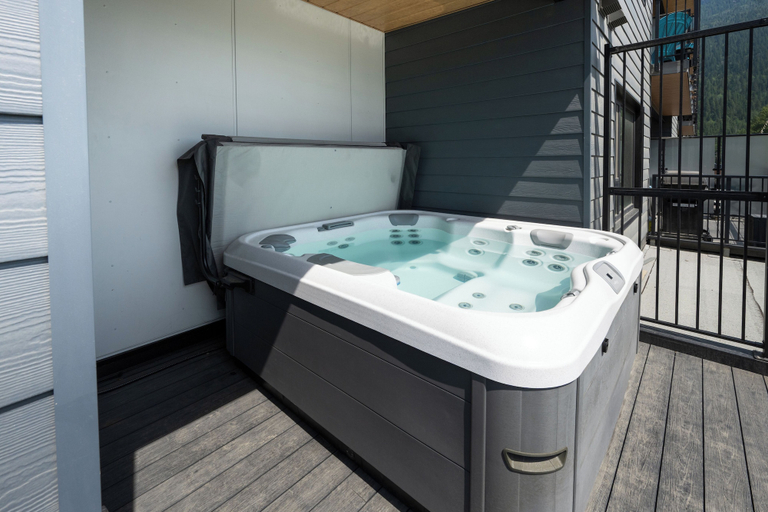 Private spa tub, Alpine Ascent, Columbia-Shuswap