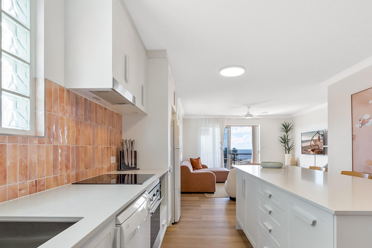 Kitchen 4, Bright 2-Bed Apartment with Stunning Ocean Views, Caloundra - Caloundra S.