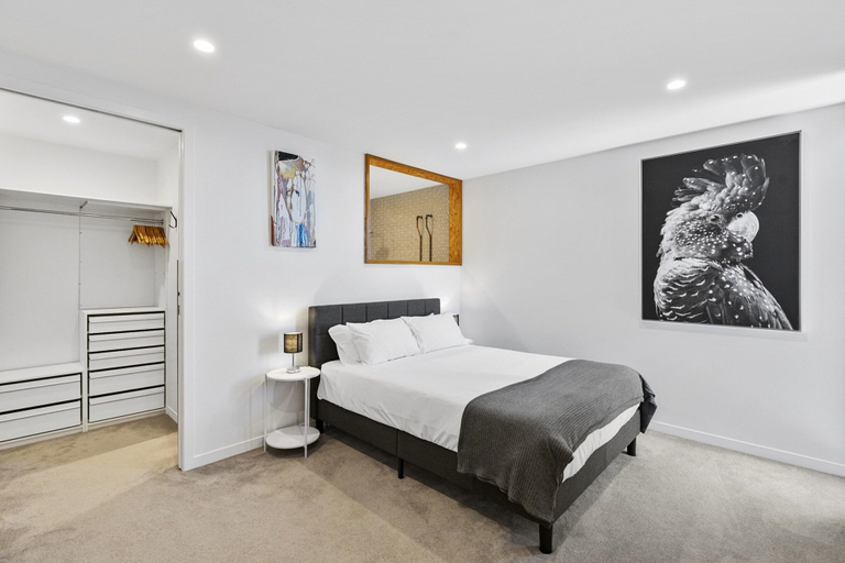 Room 4, Stylish Home With Outdoor Area & Spectacular Views, Sorell