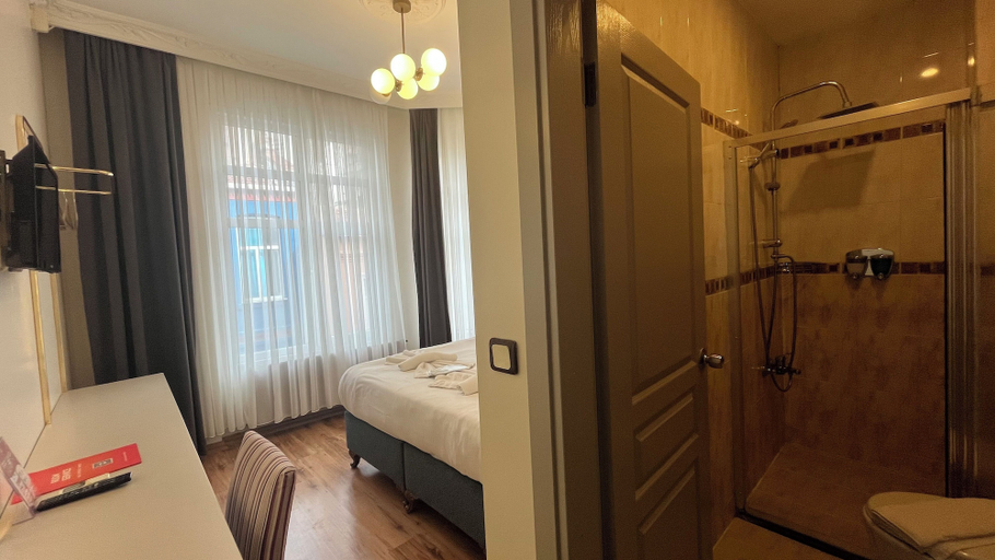 Bedroom 3, Tulip House, Fatih