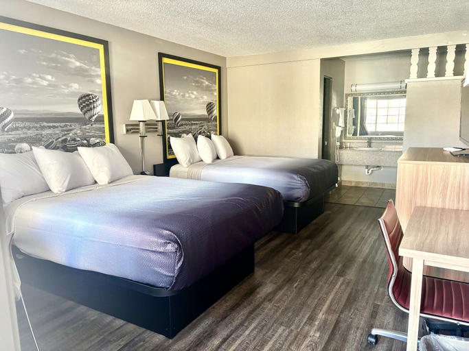 Bedroom 3, Super 8 by Wyndham Albuquerque Downtown, Bernalillo