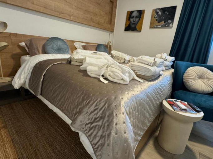Bedroom 3, LuxArt City Spa Gallery Residence Krk- Duplex Apartment, Krk