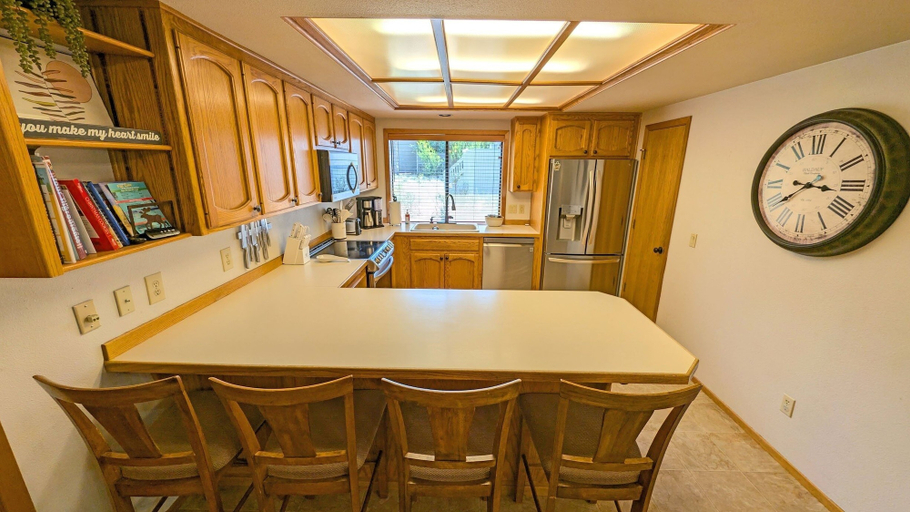 Private kitchen 4, Big Leaf 4 3 Bedroom Home, Deschutes